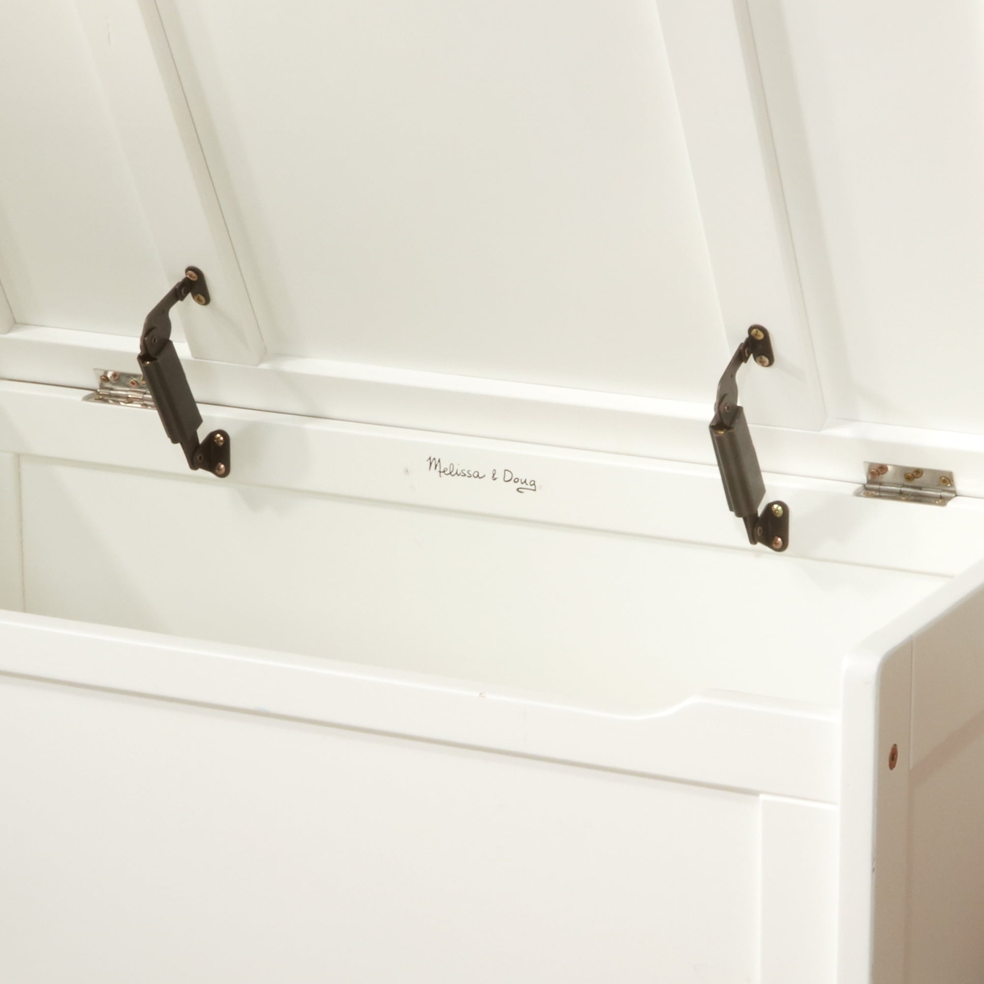 Melissa & Doug Wooden Toy Chest, Toy Storage Box (White) with Hinged-Lid, Playroom Furniture for Kids Ages 3+ [Wood]